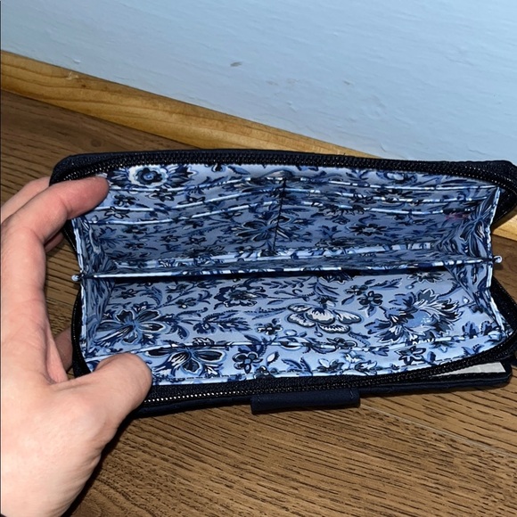 NWT Vera Bradley RFID Turlock Navy Quilted Wallet - Picture 3 of 4